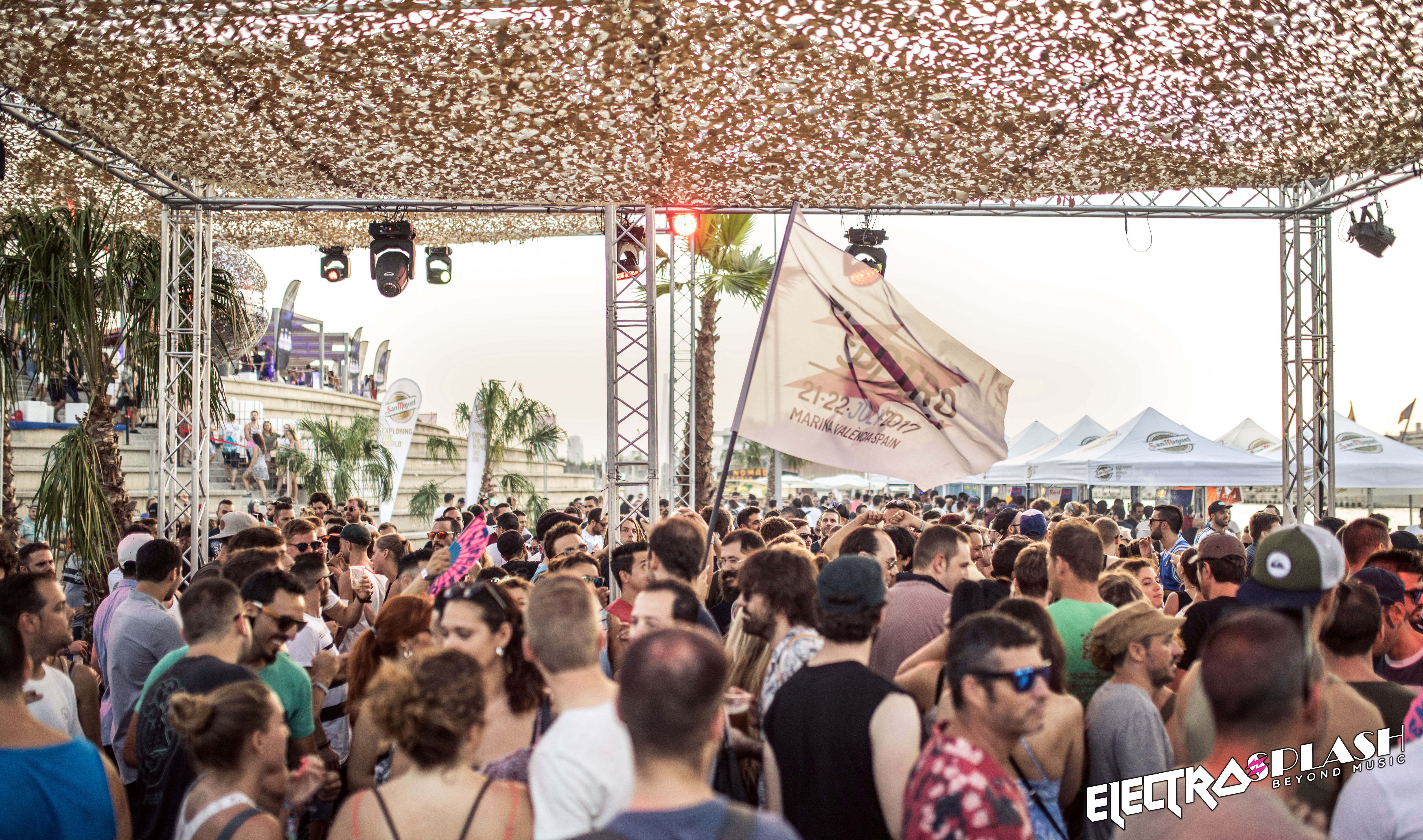 ElectroSplash 2017 - acceso a main stage (Jota Martínez Photo)